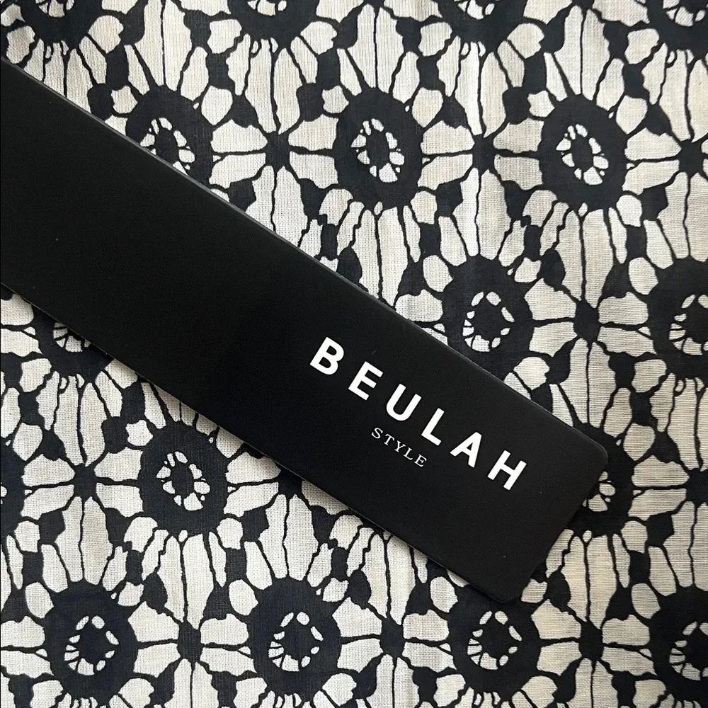 Beulah Top Size ONE Black White Long Puff Sleeve Lace-Like Pattern - Picture 3 of 13